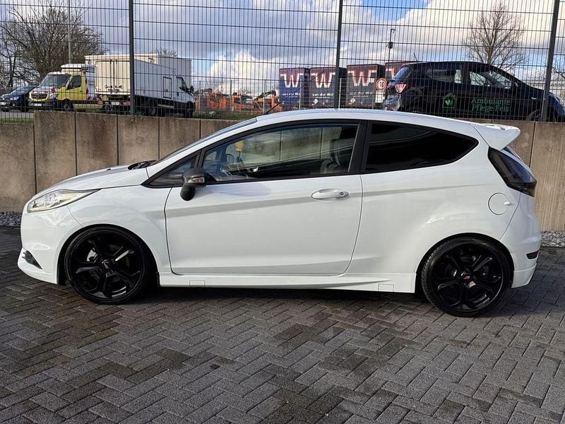 Gebraucht Ford Fiesta Performance Edition 182 PS (133 kW) 2014 Weiß Kleinwagen