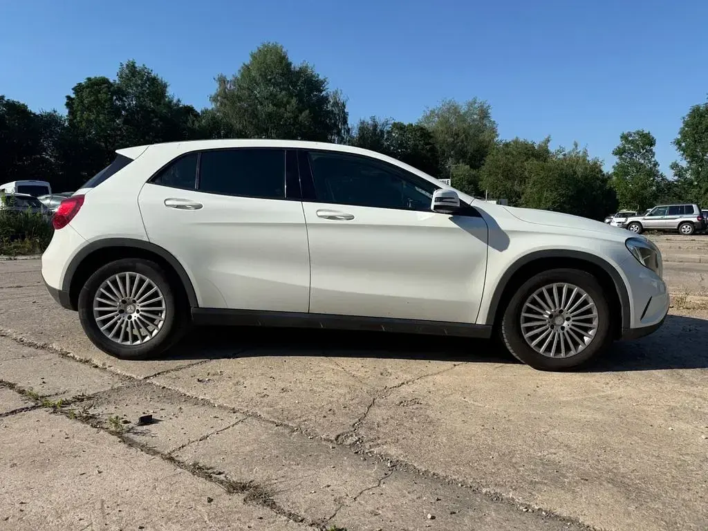 Gebraucht Mercedes GLA220 177 PS (130 kW) 2017 Weiß SUV