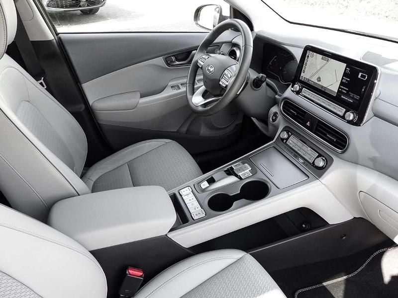 Gebraucht Hyundai Kona Premium 150 kW (204 PS) 2021 Phantom black / chalk white ro SUV