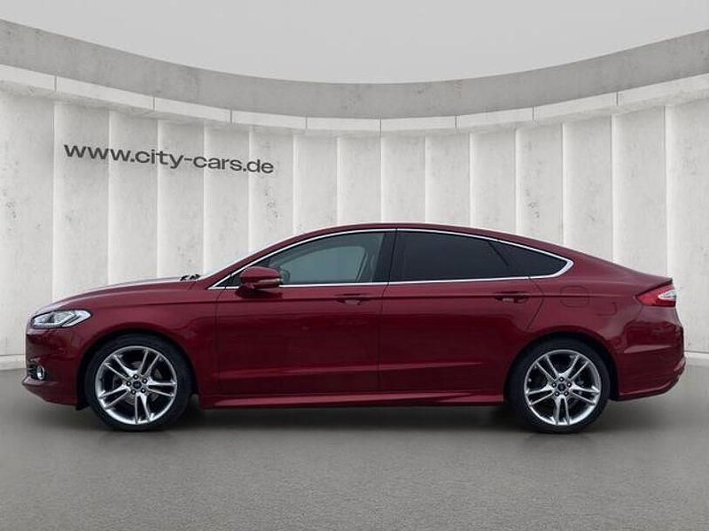 Gebraucht Ford Mondeo Titanium 179 PS (131 kW) 2016 Rot Limousine