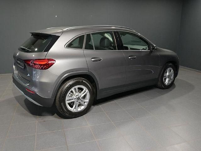 Mountaingrau metallic Gebraucht 2025 Mercedes GLA180 SUV | 39.600 € (Etwas zu teuer) - Bild 1/3