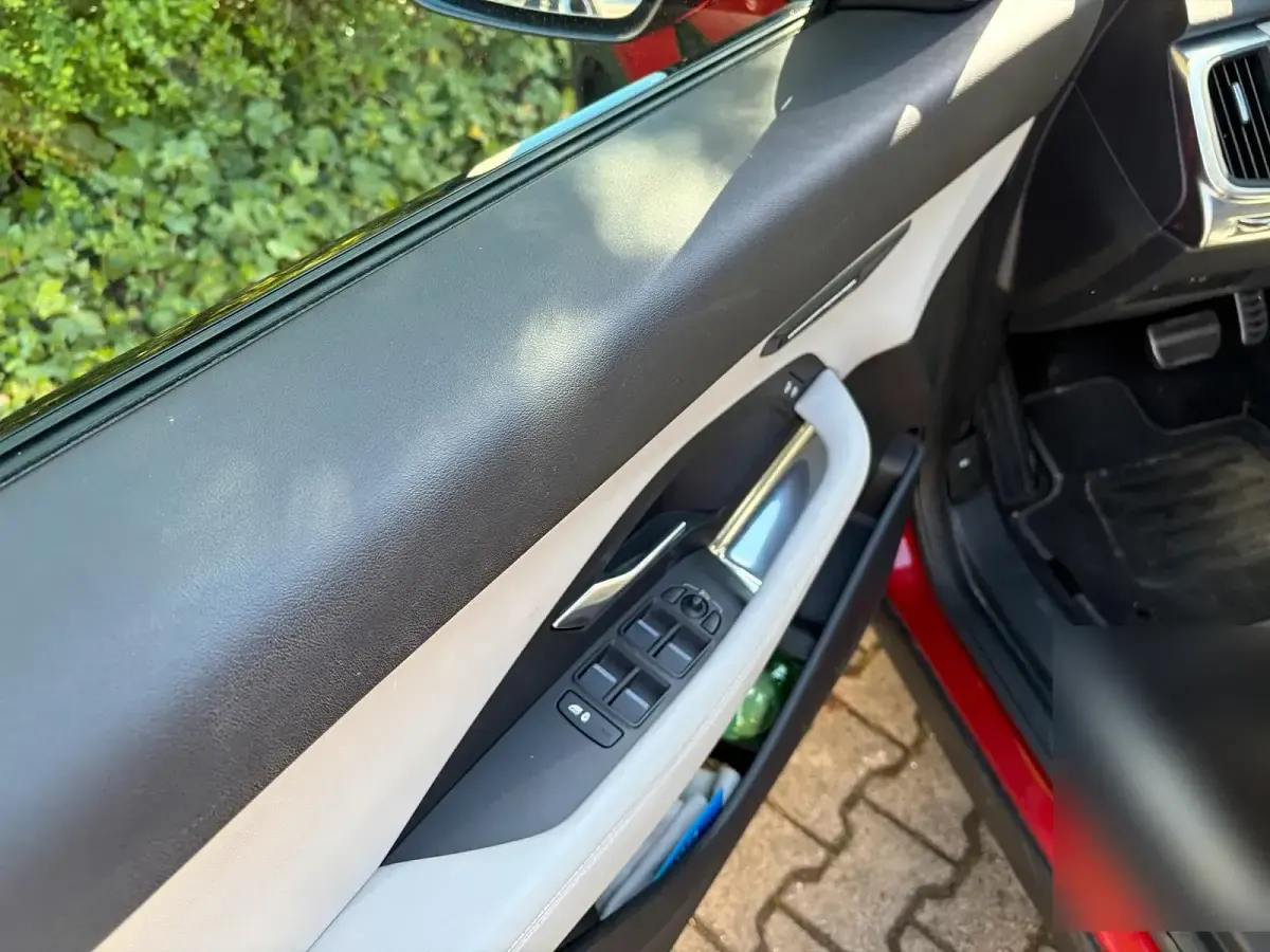 Używany Jaguar E-Pace 204 KM (150 kW) 2021 Czerwony SUV