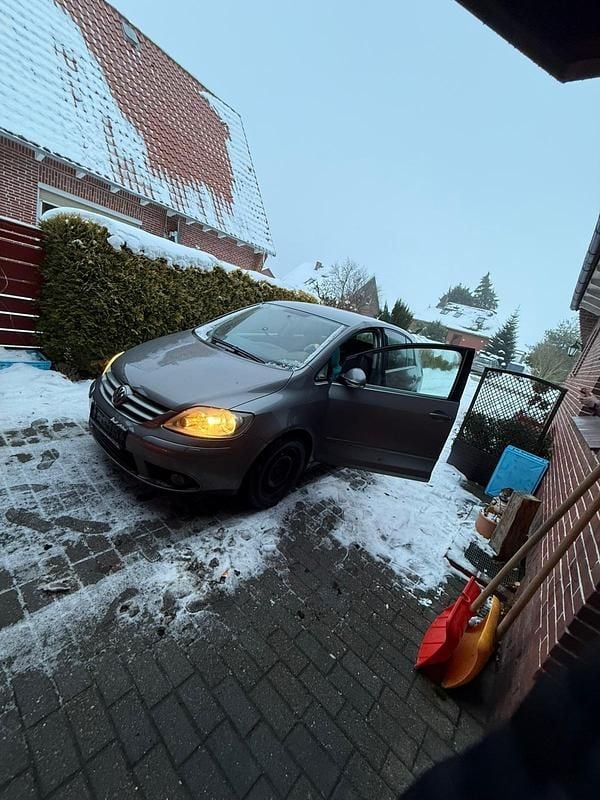 Grau Gebraucht 2006 VW Golf IV Kleinwagen | 700 € (Superpreis) - Bild 1/2