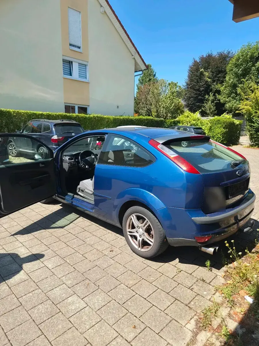 Gebraucht Ford Focus 100 PS (73 kW) 2007 Blau Kleinwagen