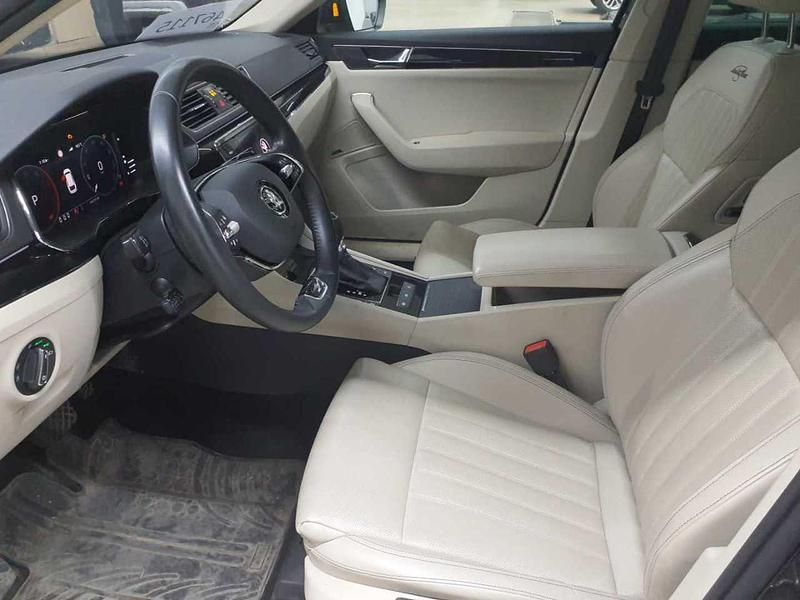 Gebraucht Skoda Superb LAURIN & KLEMENT 200 PS (147 kW) 2023 Blackmagic perleffekt Kombi