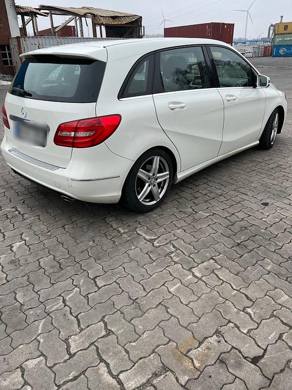 Gebraucht Mercedes B180 122 PS (89 kW) 2014 Weiß Van / Kleinbus