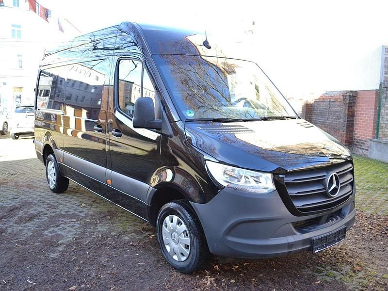 Gebraucht Mercedes Sprinter 190 PS (139 kW) 2023 Tiefschwarz Van