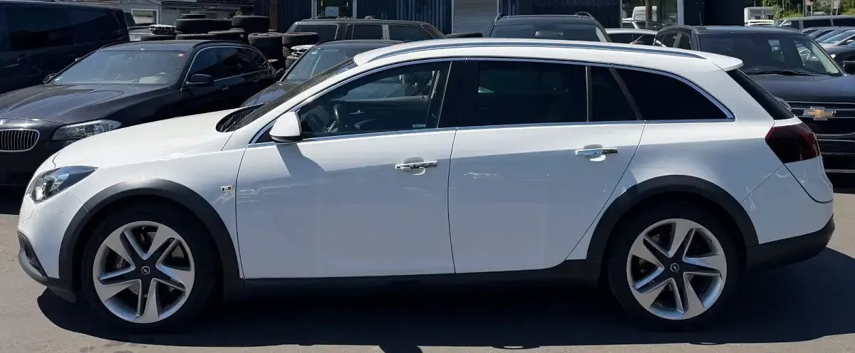 Gebraucht Opel Insignia Country Tourer 170 PS (125 kW) 2016 Weiß Limousine