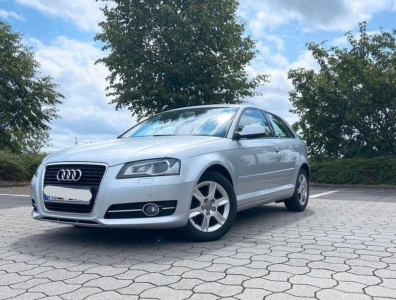 Silber Gebraucht 2011 Audi A3 Ambition Limousine | 3.499 € (Fairer Preis) - Bild 1/4