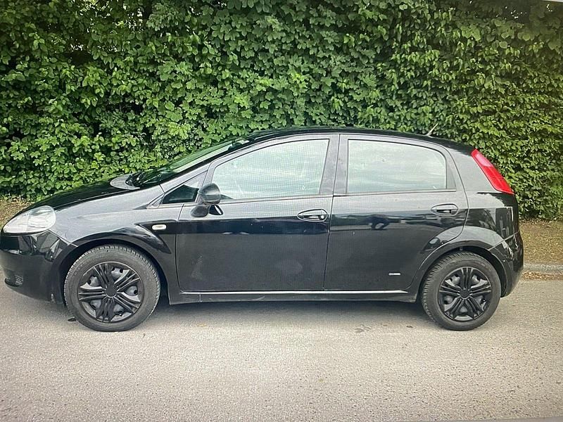 Schwarz Gebraucht 2008 Fiat Grande Punto Feel Kleinwagen | 1.488 € (Superpreis) - Bild 1/4
