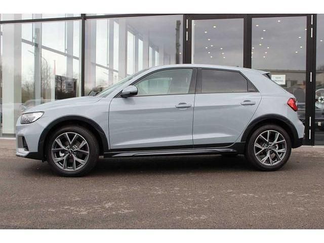 Gebraucht Audi A1 Ambiente 110 PS (80 kW) 2023 Chronosgrau metallic Kleinwagen