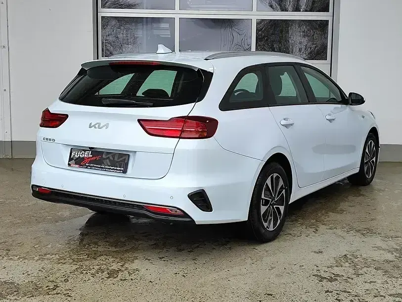 Neu Kia Ceed Sportswagon Vision 140 PS (102 kW) 2025 Casa white Kombi
