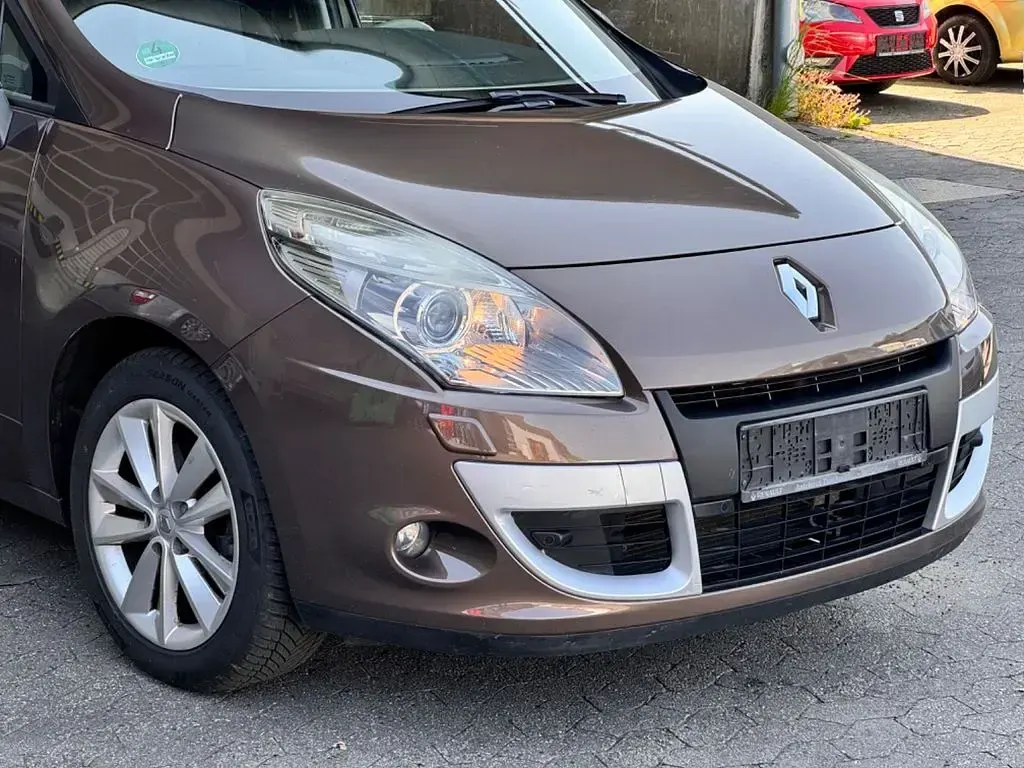 Gebraucht Renault Scénic III Luxe 140 PS (102 kW) 2010 Braun Van / Kleinbus