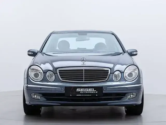 Używany Mercedes E500 306 KM (225 kW) 2004 Niebieski Sedan/Limuzyna