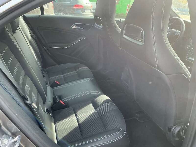 Grau Gebraucht 2018 Mercedes CLA180 Urban Limousine | 14.555 € (Superpreis) - Bild 1/4