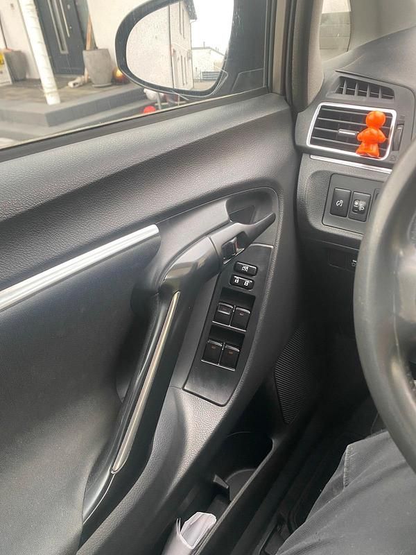 Braun Gebraucht 2014 Toyota Verso Van / Kleinbus | 8.200 € (Fairer Preis) - Bild 1/4