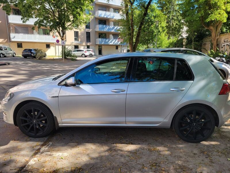 Silber Gebraucht 2015 VW Golf VII LOUNGE Limousine | 13.400 € (Guter Preis) - Bild 1/4