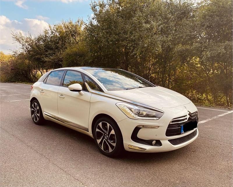Weiß Gebraucht 2014 Citroën DS5 Sport Chic Kleinwagen | 16.400 € - Bild 1/4
