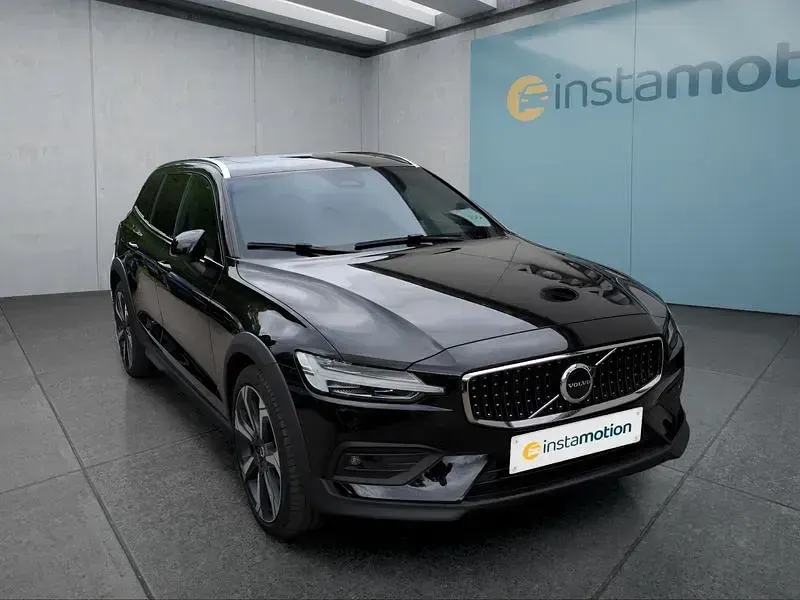 Gebraucht Volvo V60 CC 197 PS (144 kW) 2024 Schwarz Kombi