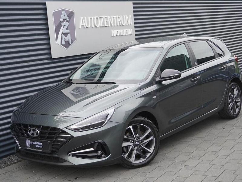 Grau Gebraucht 2021 Hyundai i30 Edition 30+ Limousine | 16.990 € (Fairer Preis) - Bild 1/4