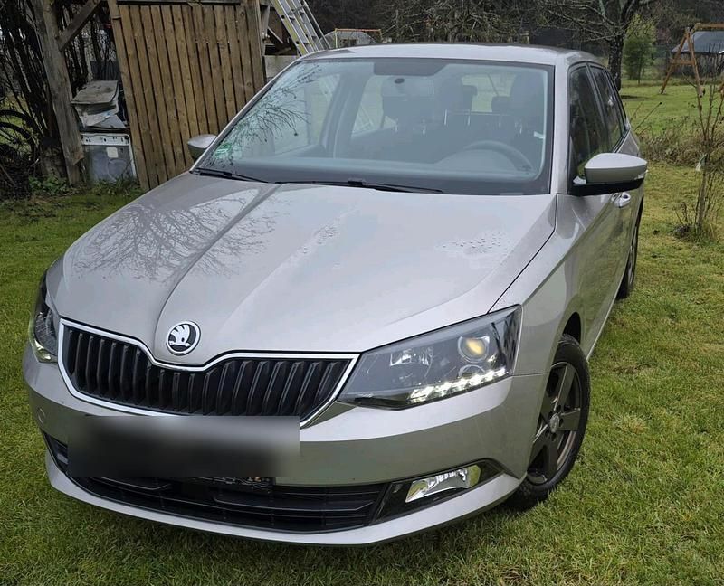 Andere farben Gebraucht 2017 Skoda Fabia Kombi | 9.400 € (Etwas zu teuer) - Bild 1/4
