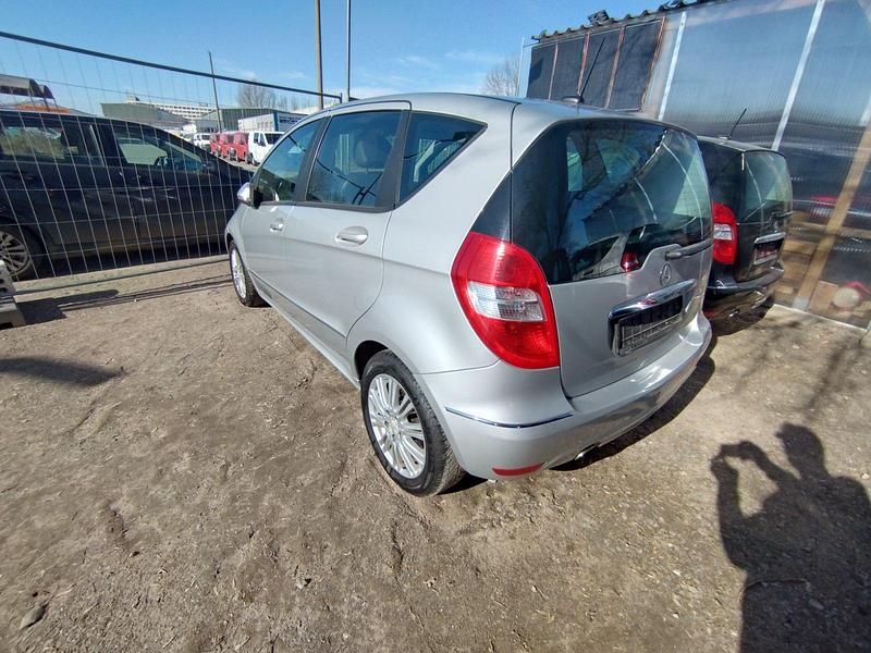 Gebraucht Mercedes A160 95 PS (69 kW) 2009 Silber Limousine
