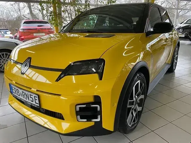 Używany Renault 5 E-Tech Komfort 110 kW (150 KM) 2025 Żółty Sedan/Limuzyna
