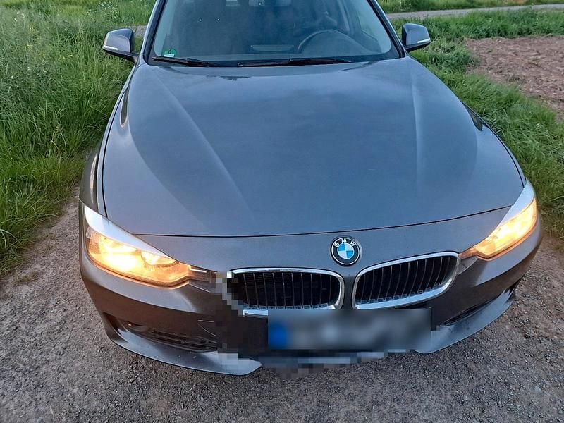 Gebraucht BMW 318 143 PS (105 kW) 2015 Grau Limousine