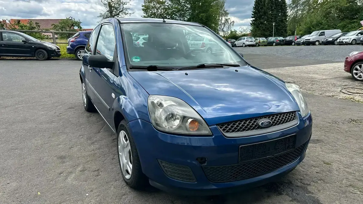 Gebraucht Ford Fiesta 78 PS (57 kW) 2007 Blau Kleinwagen