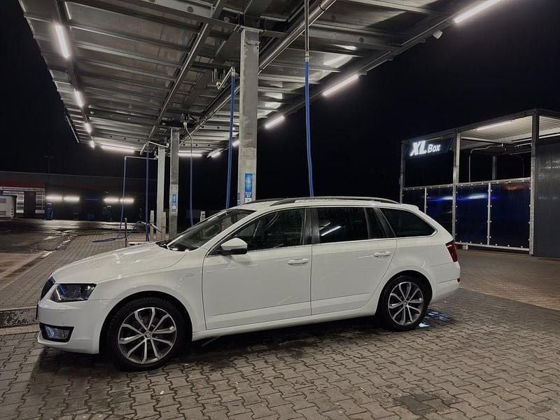 Gebraucht Skoda Octavia 150 PS (110 kW) 2015 Weiß Kleinwagen