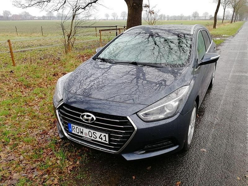 Blau Gebraucht 2016 Hyundai i40 Premium Kombi | 10.688 € (Fairer Preis) - Bild 1/4