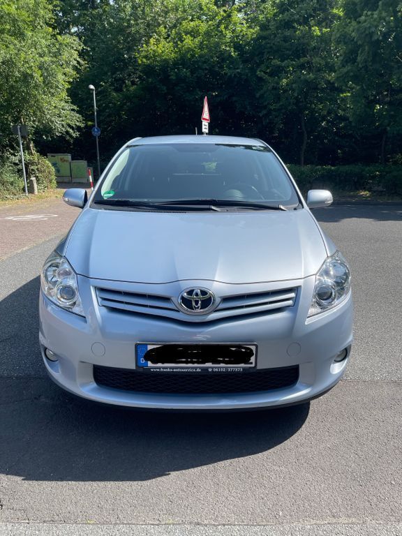 Blau Gebraucht 2011 Toyota Auris Limousine | 7.900 € (Etwas zu teuer) - Bild 1/4
