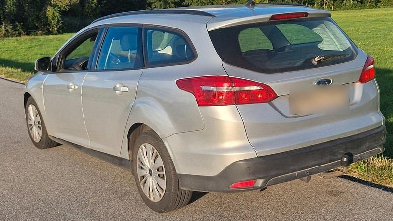 Gebraucht Ford Focus Cool & Connect 120 PS (88 kW) 2017 Grau Kombi