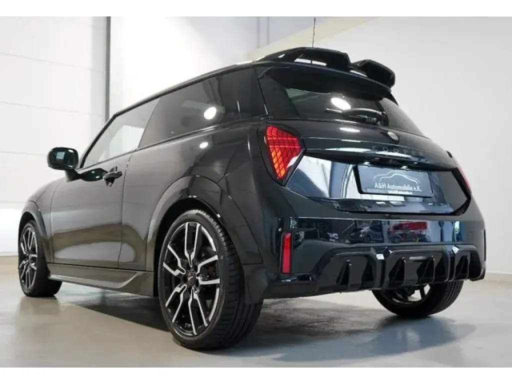 Gebraucht Mini John Cooper Works Coupé 156 PS (114 kW) 2024 Midnight black ii (metallic) Coupé