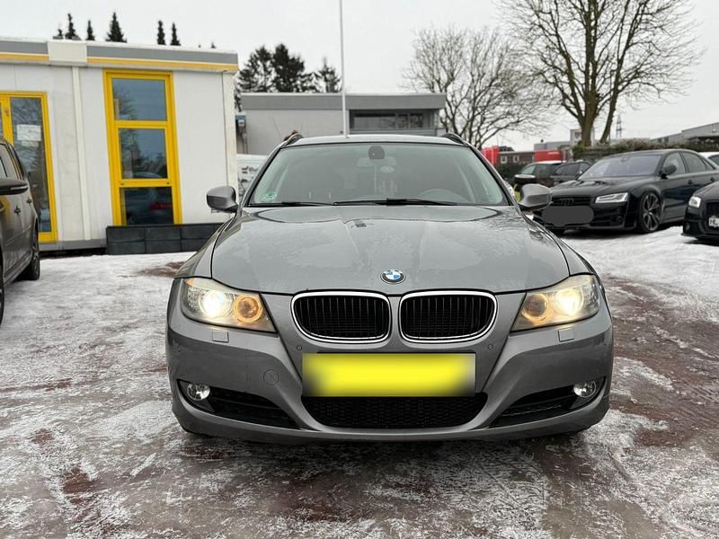 Gebraucht BMW 320 150 PS (110 kW) 2013 Grau Kombi