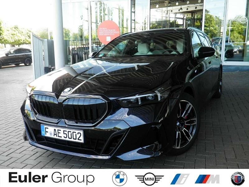 Carbonschwarz metallic Gebraucht 2025 BMW 520 Kombi | 52.550 € (Guter Preis) - Bild 1/4
