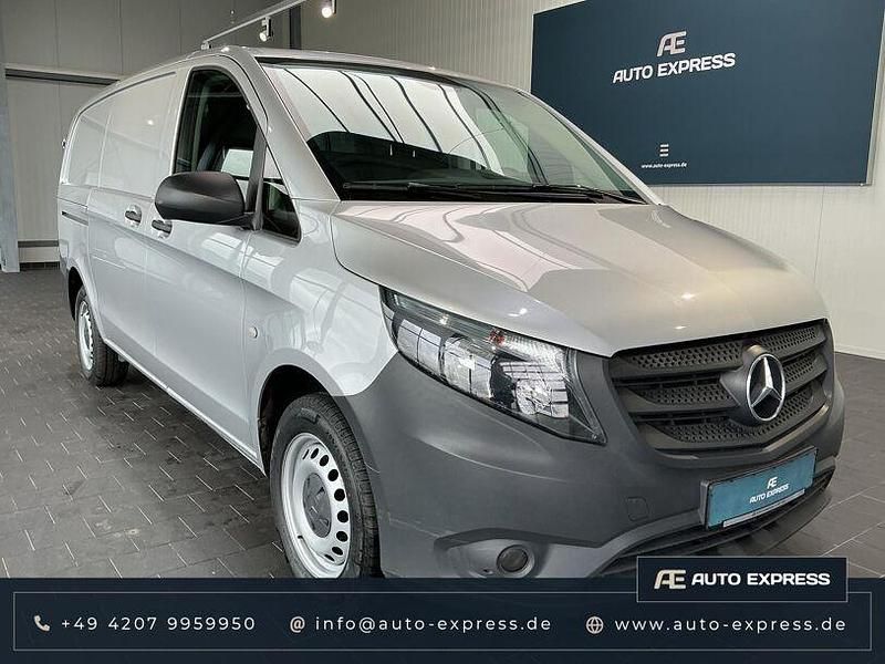 Silber Gebraucht 2023 Mercedes Vito Limousine | 24.871 € (Superpreis) - Bild 1/4