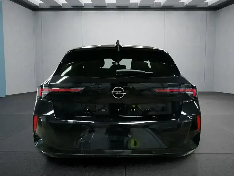 Gebraucht Opel Astra 131 PS (96 kW) 2023 Schwarz Limousine