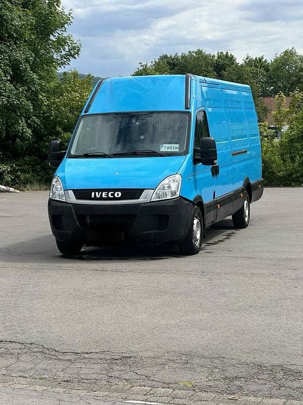 Blau Gebraucht 2010 Iveco Daily Limousine | 3.700 € (Superpreis) - Bild 1/4