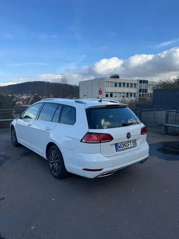 Gebraucht VW Golf VII Highline 150 PS (110 kW) 2018 Weiß Kombi
