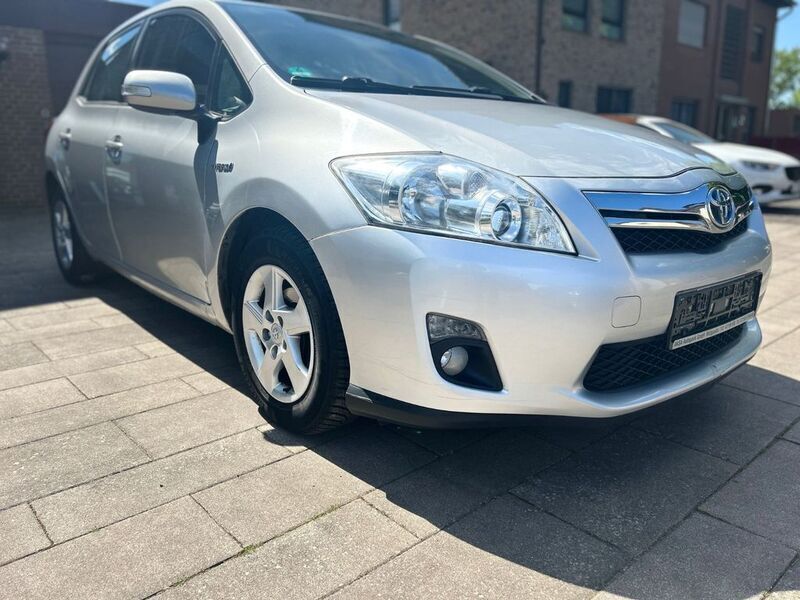 Grau Gebraucht 2011 Toyota Auris Executive Limousine | 5.900 € (Guter Preis) - Bild 1/4