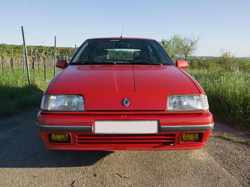 Second-hand Renault 19 73 CP (53 kW) 1991 Roșu Berlinǎ