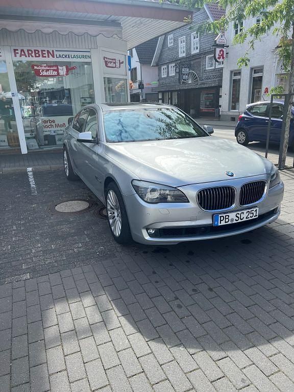 Silber Gebraucht 2009 BMW 750L Performance Limousine | 12.900 € (Guter Preis) - Bild 1/4