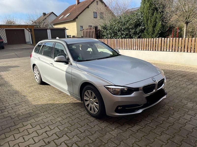 Silber Gebraucht 2016 BMW 318 Sport Line Kombi | 13.000 € (Guter Preis) - Bild 1/4