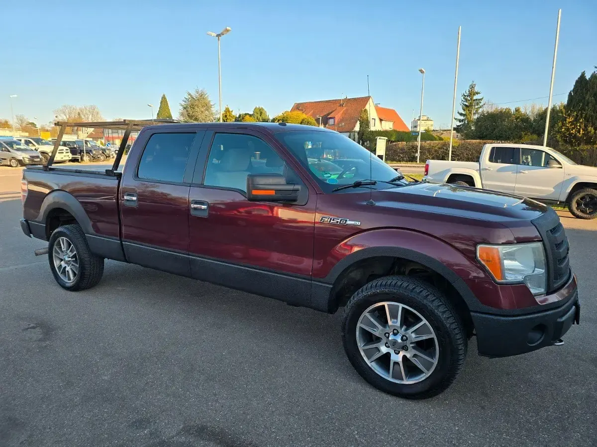 Używany Ford V8 XLT 314 KM (230 kW) 2009 Czerwony SUV