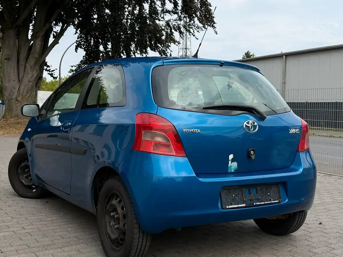 Gebraucht Toyota Yaris 69 PS (50 kW) 2006 Blau Kleinwagen