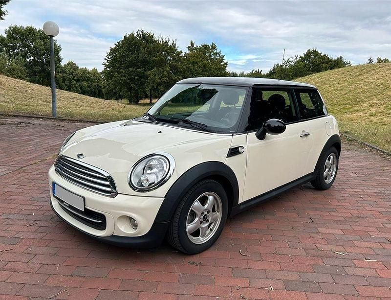 Weiß Gebraucht 2011 Mini Cooper Kleinwagen | 4.100 € (Guter Preis) - Bild 1/4