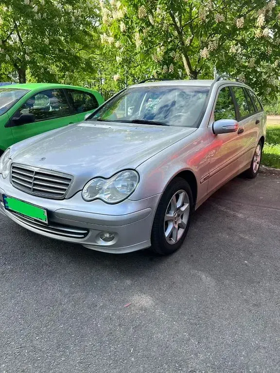 Second-hand Mercedes C220 Classic 150 CP (110 kW) 2004 Argintiu Berlinǎ