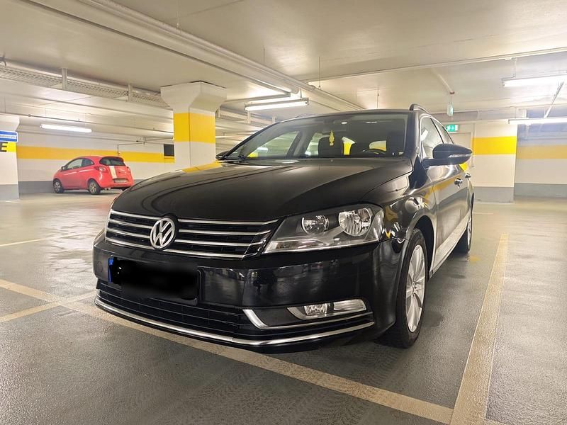 Gebraucht VW Passat 140 PS (102 kW) 2013 Schwarz Kombi
