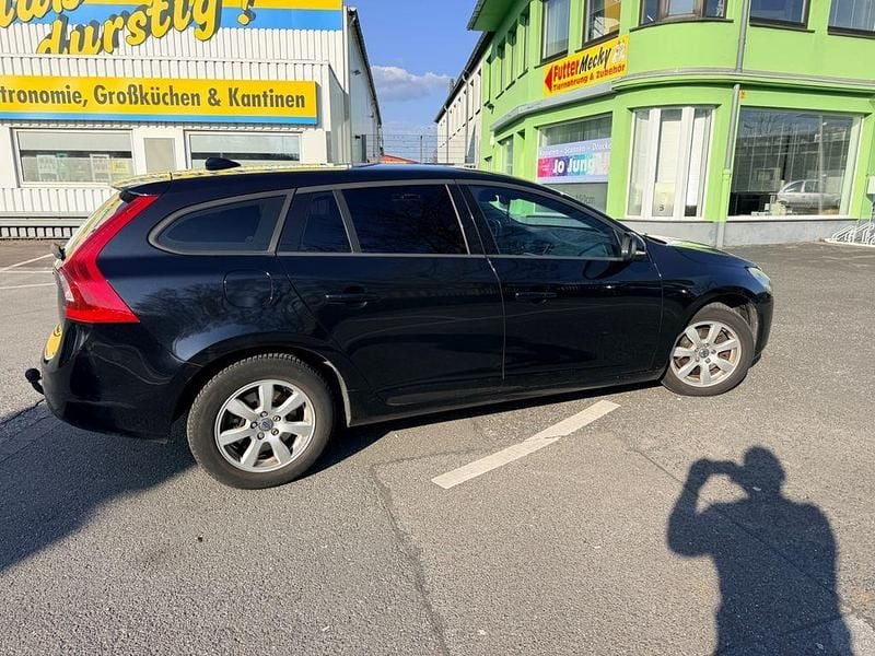 Second-hand Volvo V60 163 CP (119 kW) 2011 Negru Break